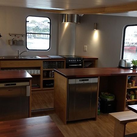 Kyle Blue - Bristol Harbour Luxury Hostel Boat Zewnętrze zdjęcie